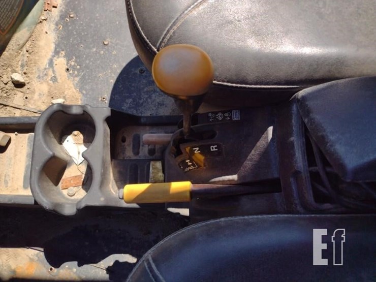 2011-john-deere-gator-xuv-825i-image-8