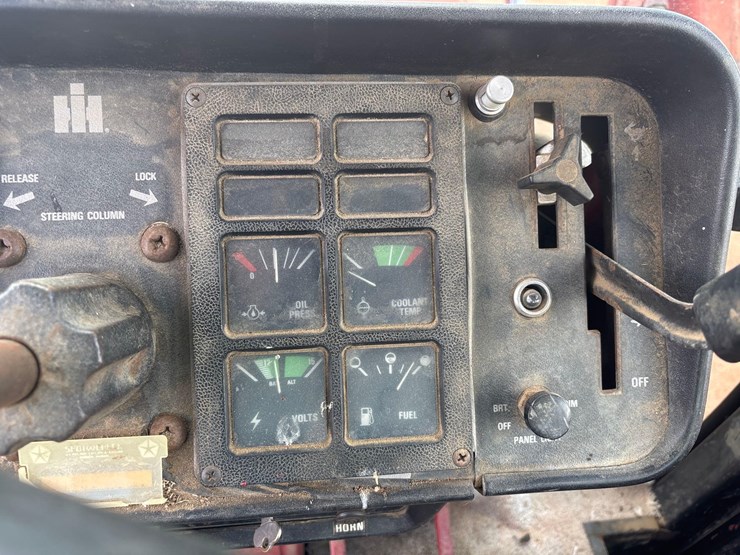 1979-international-1086-tractor-image-22