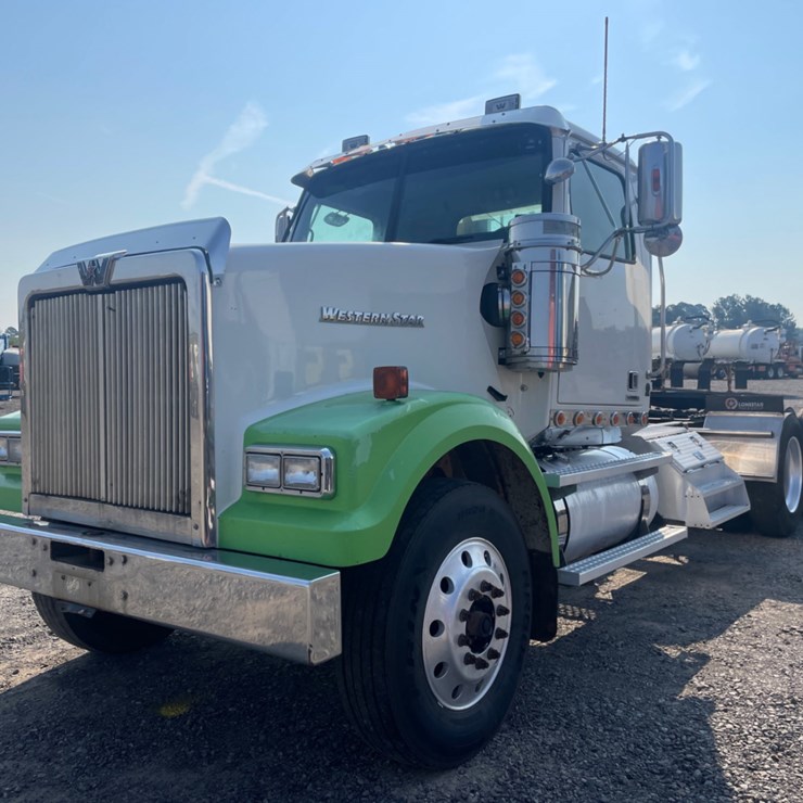 2015 WESTERN STAR 4900