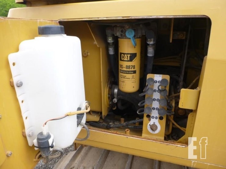 2005-caterpillar-d4g-xl-image-40