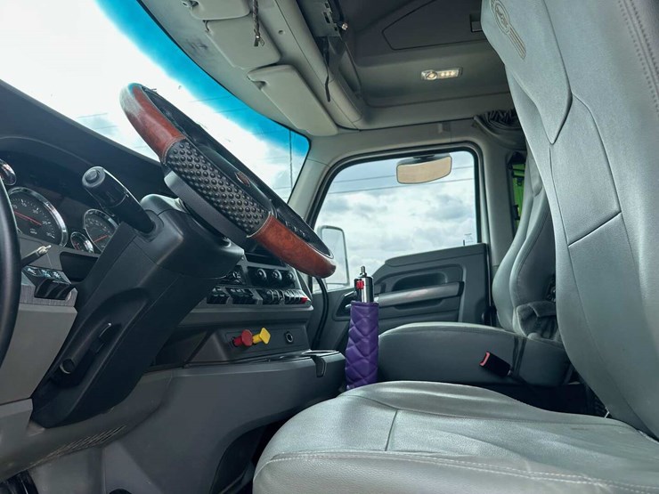 2018-kenworth-t880-image-6