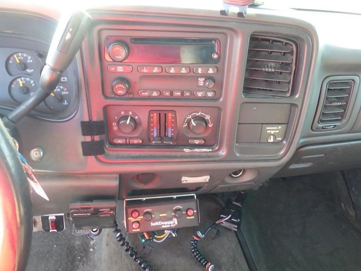 2005-chevrolet-3500-image-21