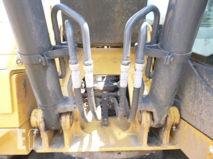 2017-deere-210g-lc-image-21