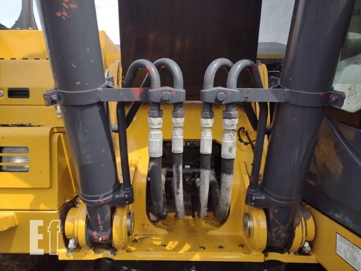 2021-deere-250g-lc-image-21