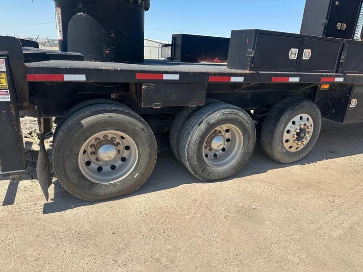 2013-kenworth-t800-image-16