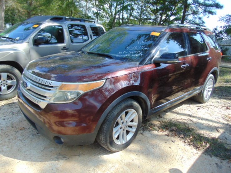 2012-ford-explorer-xlt-image-1