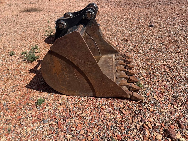 bobcat-excavator-bucket-image-1