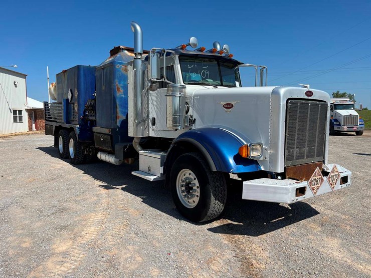 2008-peterbilt-367-image-3