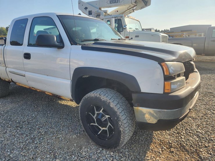 2006-chevrolet-2500-image-16