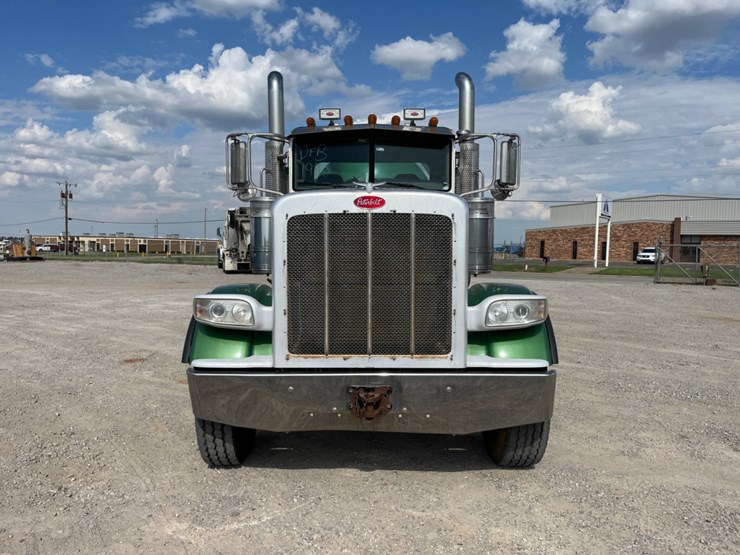 2013-peterbilt-388-image-2