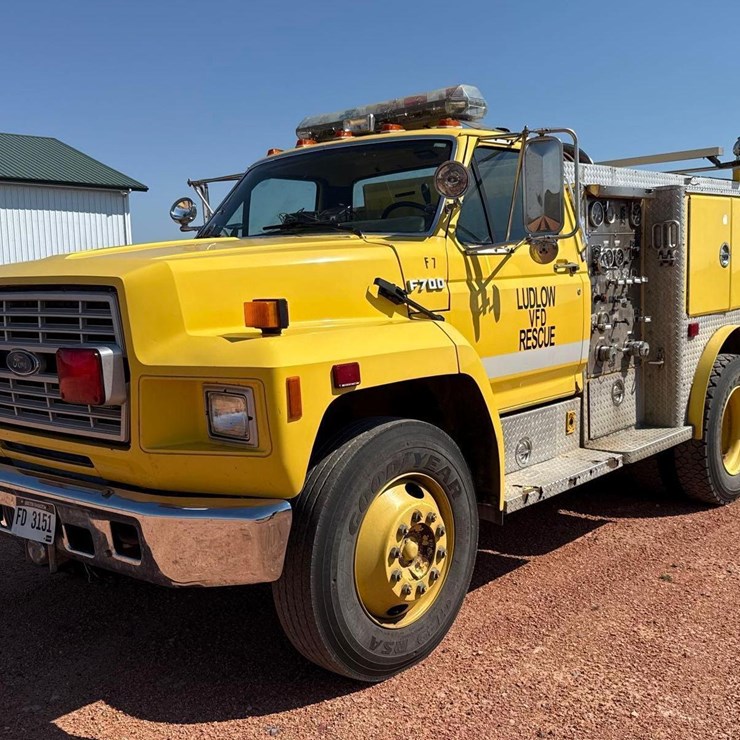 1992 FORD F700