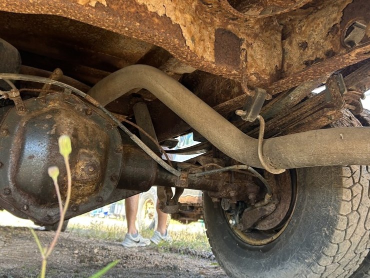 2005-gmc-3500-image-12
