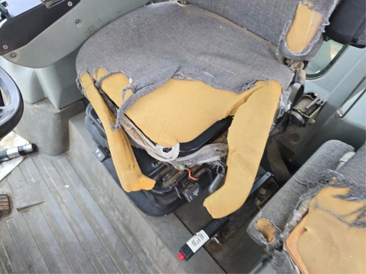 agco-white-8310-image-25