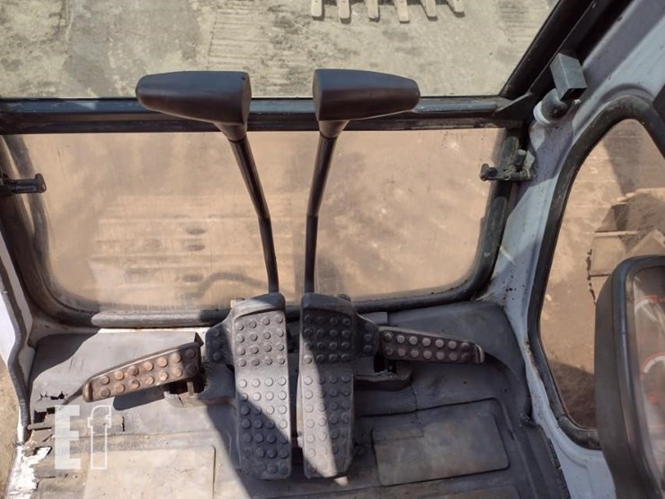 1992-deere-490e-image-7