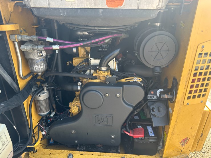 2018-caterpillar-299d2-xhp-image-37