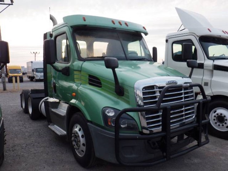 2019-freightliner-cascadia-113-image-2