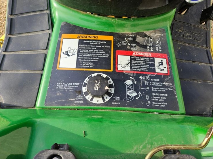 john-deere-325-image-17