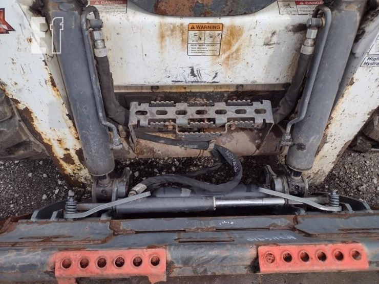 2015-bobcat-s650-image-16