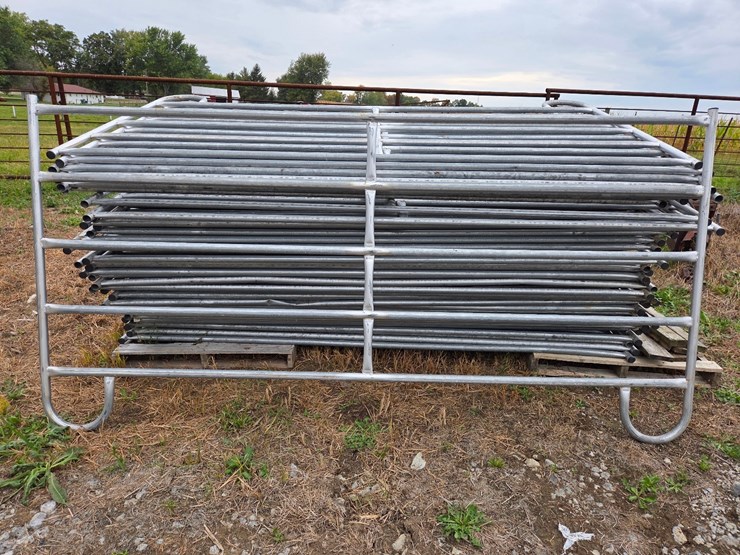 (10)-10'-corral-gates-&-(2)-10'-framed-bow-gates-image-1