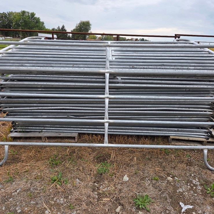 (10) 10' corral gates & (2) 10' framed bow gates