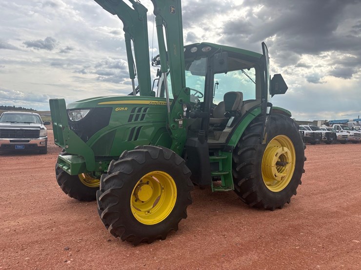 2012-john-deere-6125r-tractor-image-10