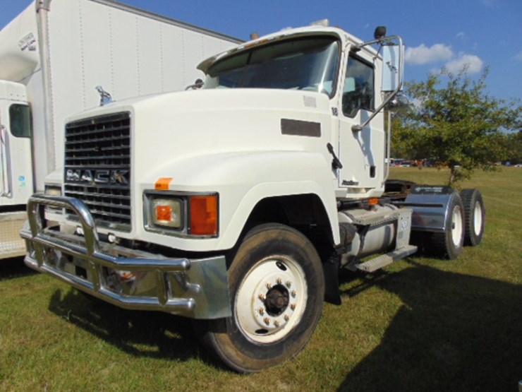 2004-mack-ch613-image-1