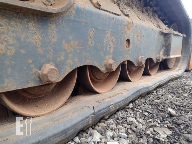 2020-bobcat-t595-image-32