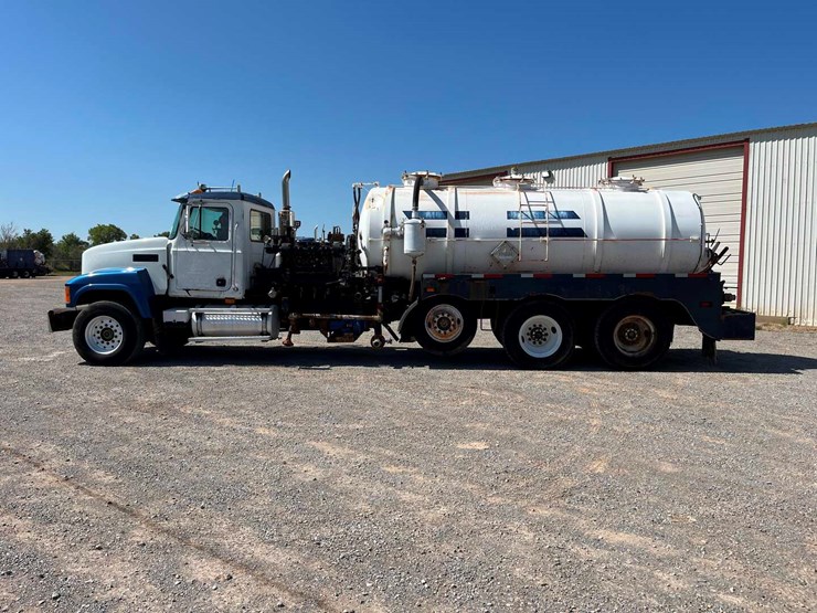 2001-mack-ch613-image-8