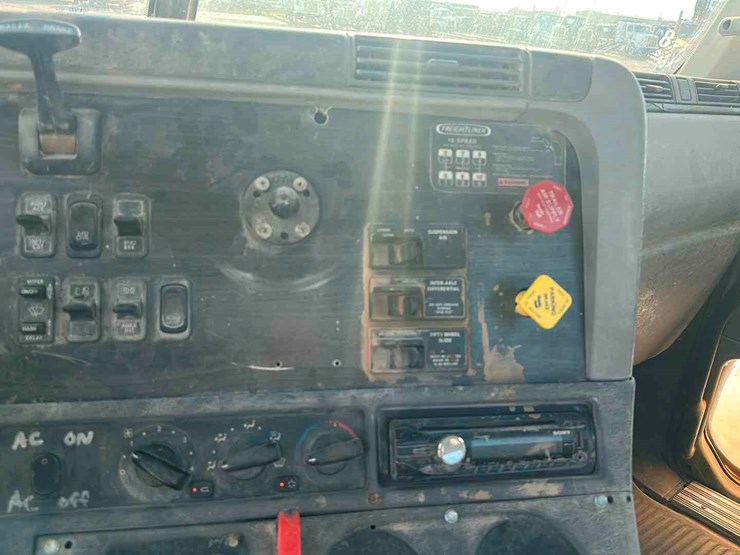 2004-freightliner-columbia-image-10