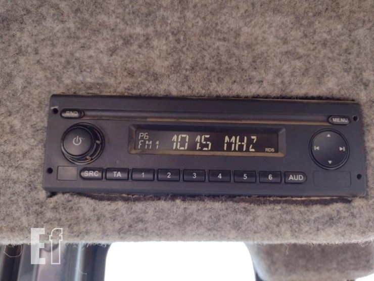 2020-deere-410l-image-10