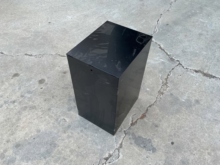 metal-filing-cabinet-image-2