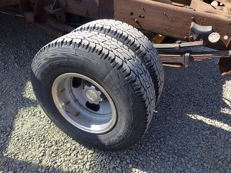 2005-chevrolet-3500-image-23