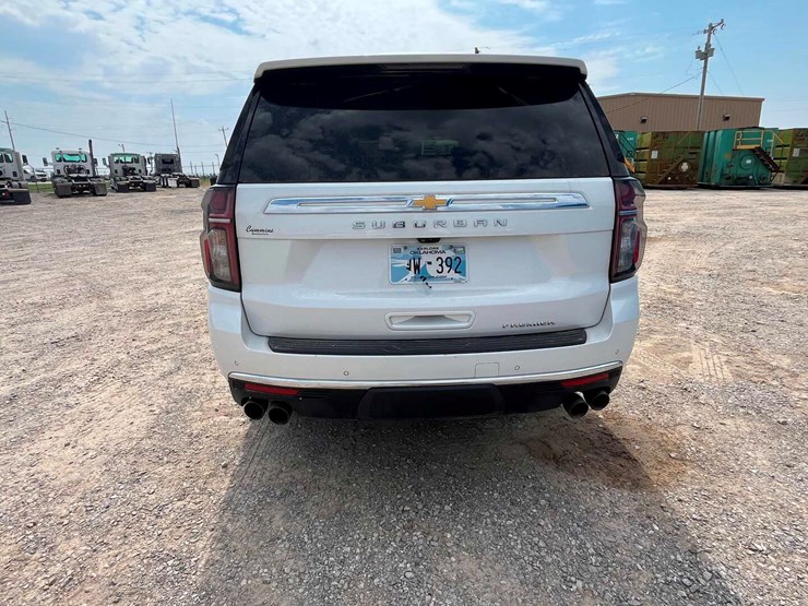 2021-chevrolet-suburban-image-4