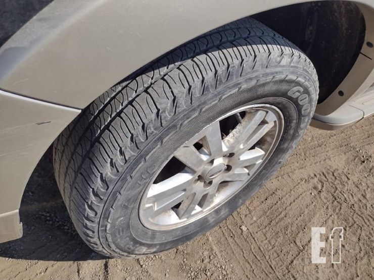 2010-ford-explorer-image-21