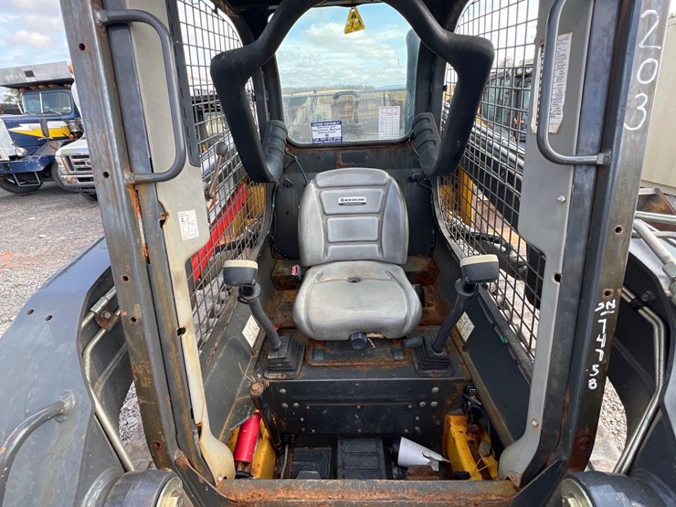 2015-new-holland-c227-image-13