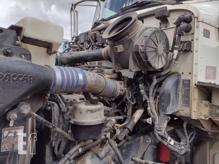 2016-peterbilt-348-image-48