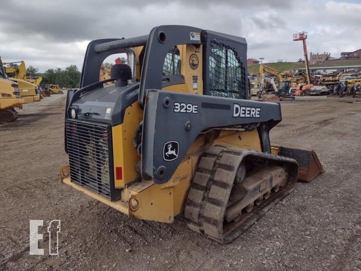 2015-deere-329e-image-38