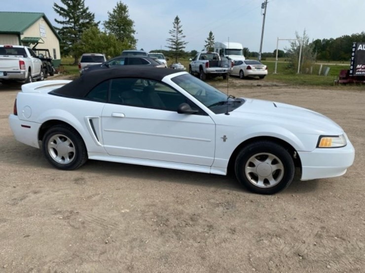 2000-ford-mustang-mach-e-image-50