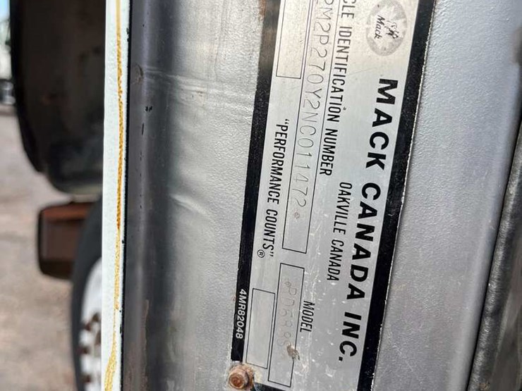1992-mack-rd688s-image-18