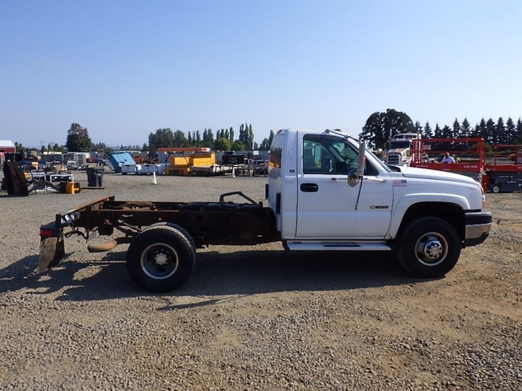2005-chevrolet-3500-image-3