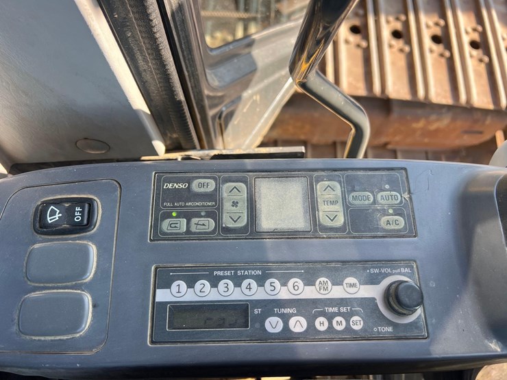 komatsu-pc1250-7-image-21