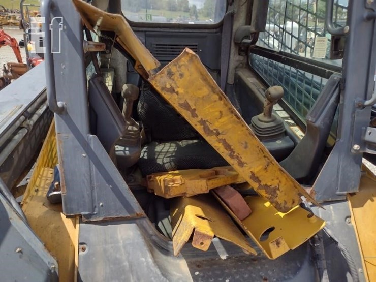 john-deere-329d-image-6
