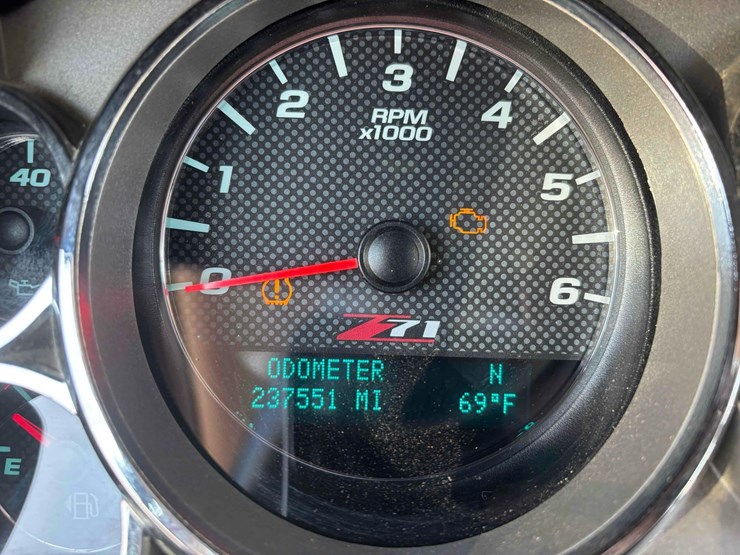 2011-chevrolet-k1500-image-15