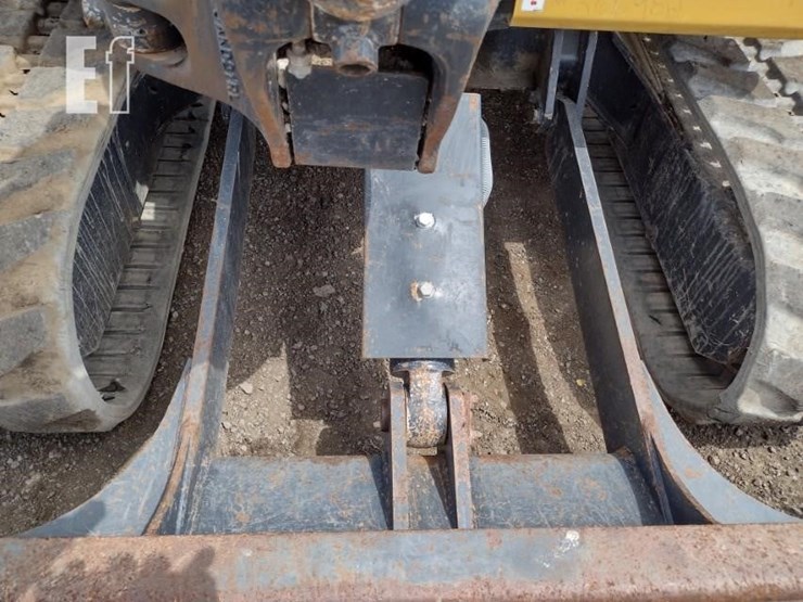 2021-deere-26g-image-19