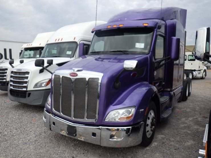 2018-peterbilt-579-image-1