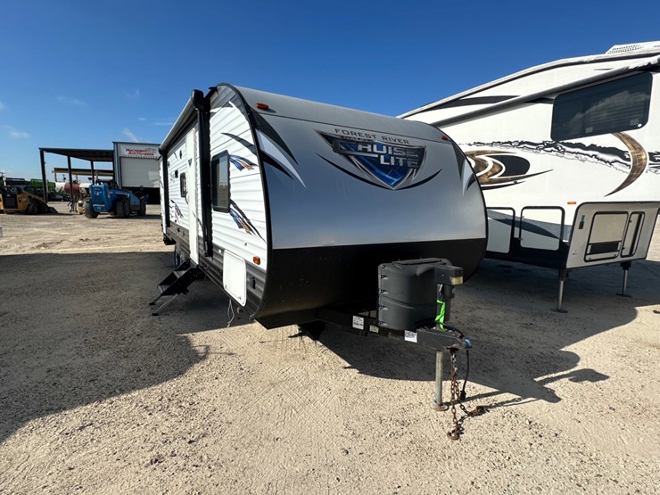 2018-forrest-river-cruise-lite-camper-image-1
