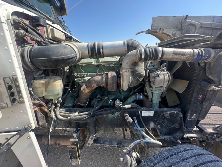 1995-peterbilt-379-image-11