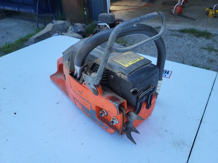 husqvarna-66-gas-chain-saw-w/o-bar---tag-#1049-image-7