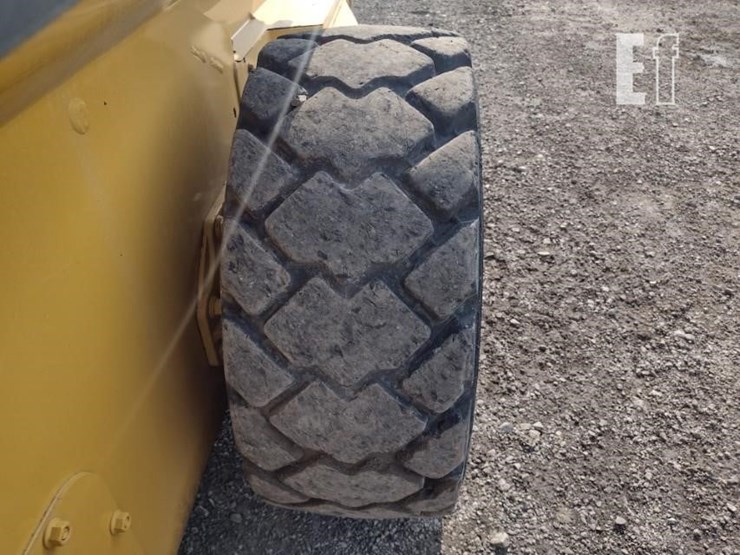 2020-deere-324g-image-19
