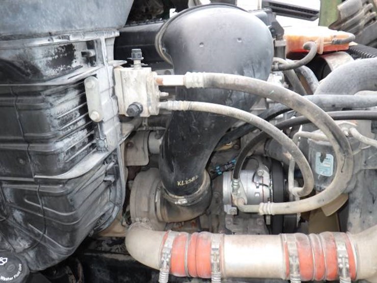 2019-freightliner-cascadia-113-image-13